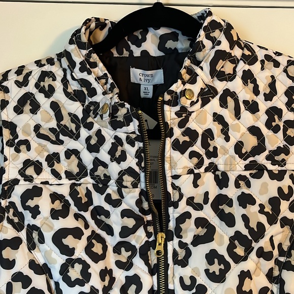 Women’s Crown and Ivy Puffer Vest, Cheetah Print - Picture 4 of 4